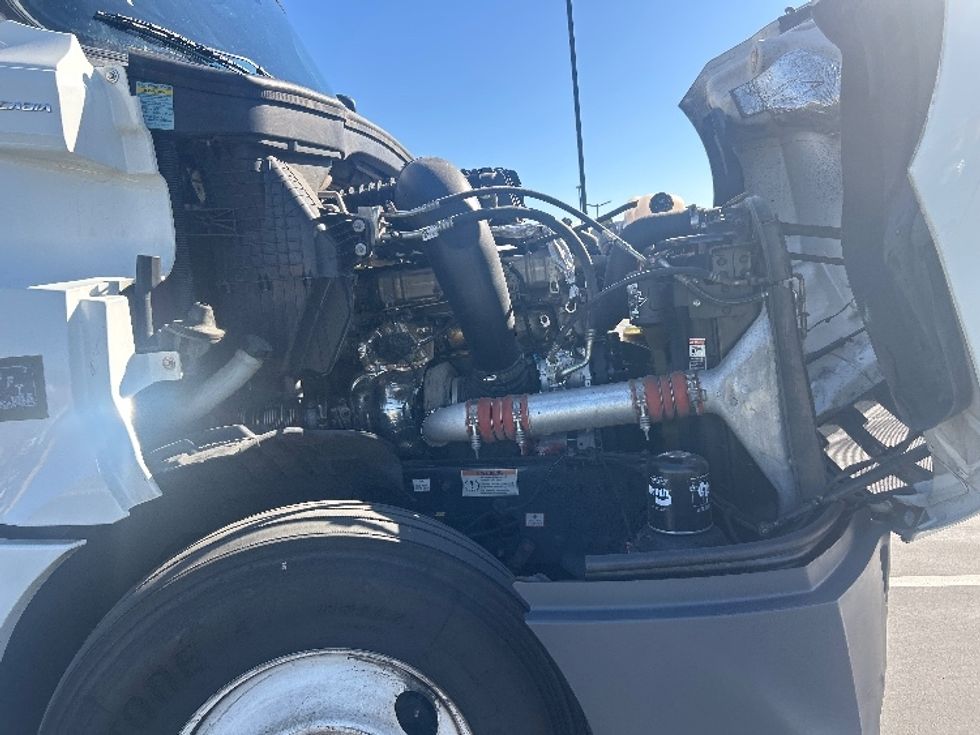 Sleeper Tractor-Heavy Duty Tractors-Freightliner-2022-T12664ST-Fontana-CA-577,520\n\t\tmiles-$ 71,750 - Image 20