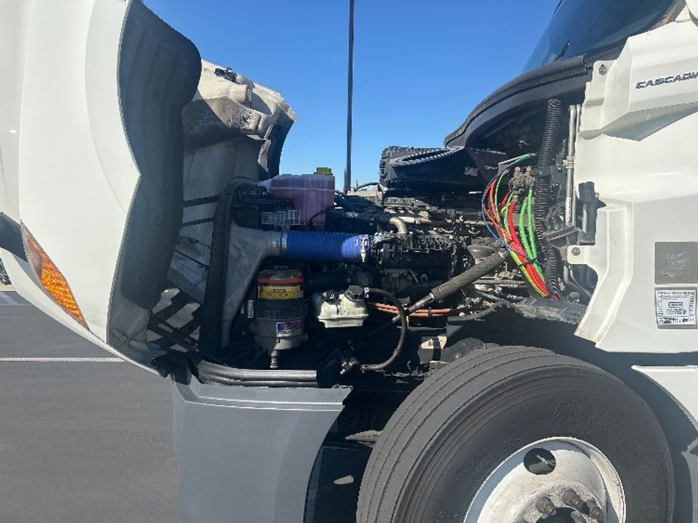 Sleeper Tractor-Heavy Duty Tractors-Freightliner-2022-T12664ST-Fontana-CA-577,520\n\t\tmiles-$ 71,750 - Image 21
