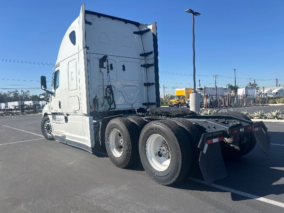 Sleeper Tractor-Heavy Duty Tractors-Freightliner-2022-T12664ST-Fontana-CA-577,520\n\t\tmiles-$ 71,750 - Image 5