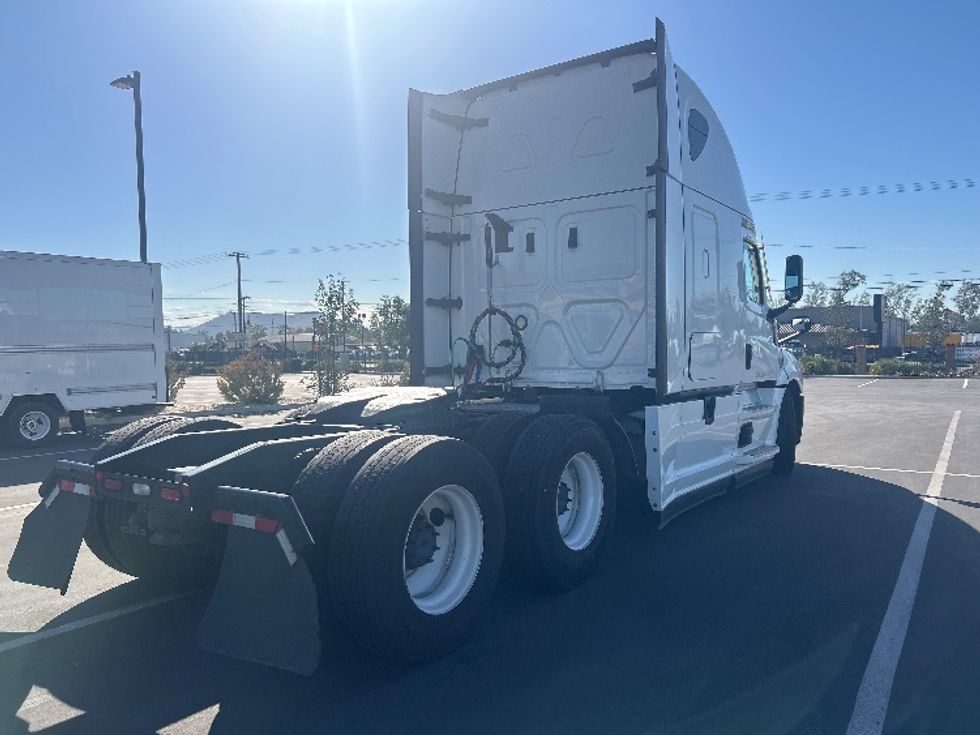 Sleeper Tractor-Heavy Duty Tractors-Freightliner-2022-T12664ST-Fontana-CA-577,520\n\t\tmiles-$ 71,750 - Image 7