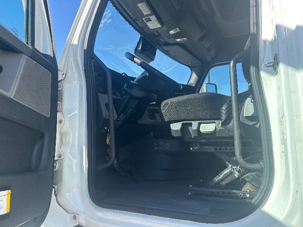 Sleeper Tractor-Heavy Duty Tractors-Freightliner-2022-T12664ST-Fontana-CA-577,520\n\t\tmiles-$ 71,750 - Image 9