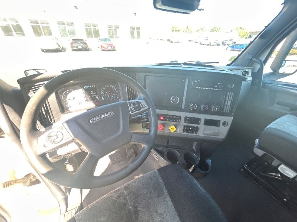 Sleeper Tractor-Heavy Duty Tractors-Freightliner-2022-T12664ST-Fontana-CA-598,408\n\t\tmiles-$ 69,750 - Image 11