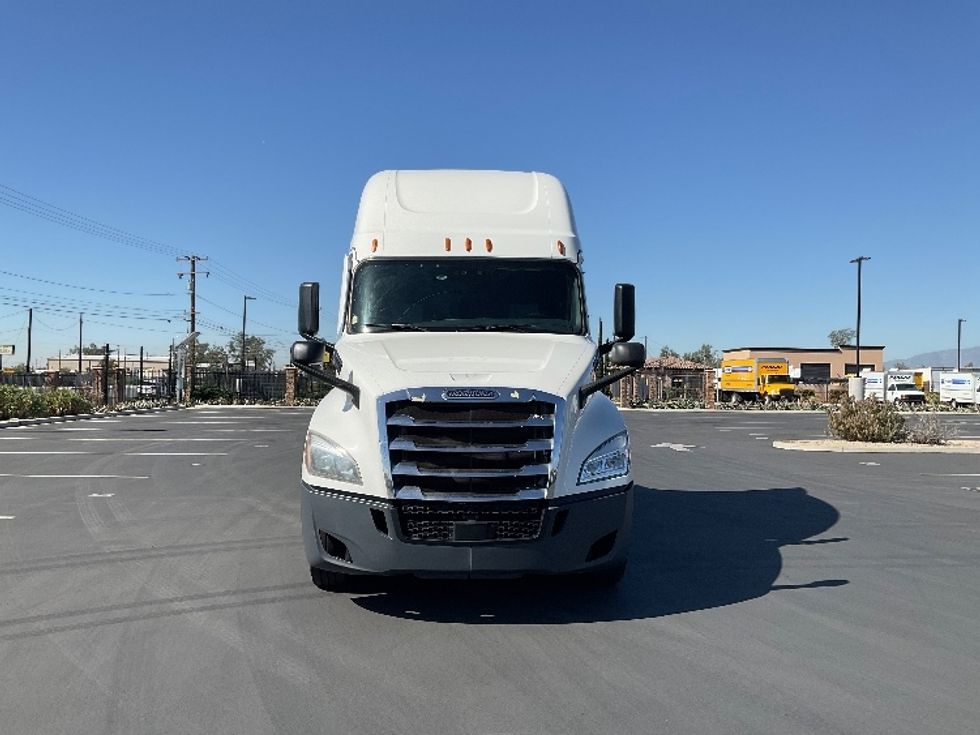 Sleeper Tractor-Heavy Duty Tractors-Freightliner-2022-T12664ST-Fontana-CA-598,408\n\t\tmiles-$ 69,750 - Image 2