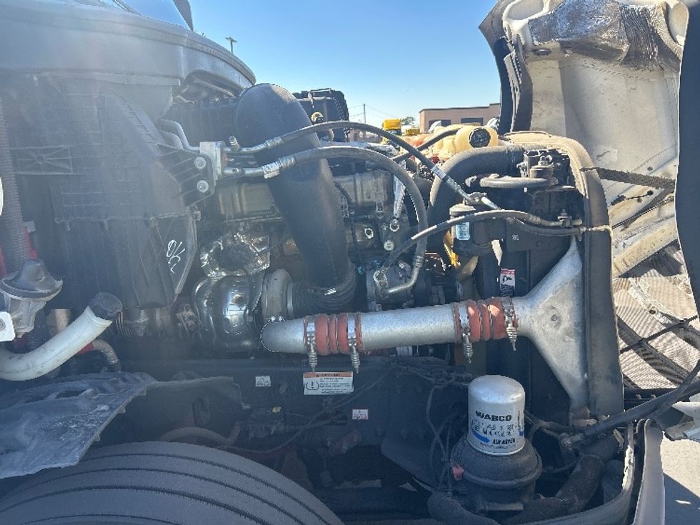 Sleeper Tractor-Heavy Duty Tractors-Freightliner-2022-T12664ST-Fontana-CA-598,408\n\t\tmiles-$ 69,750 - Image 20