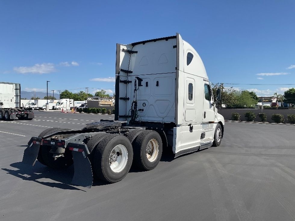 Sleeper Tractor-Heavy Duty Tractors-Freightliner-2022-T12664ST-Fontana-CA-598,408\n\t\tmiles-$ 69,750 - Image 7