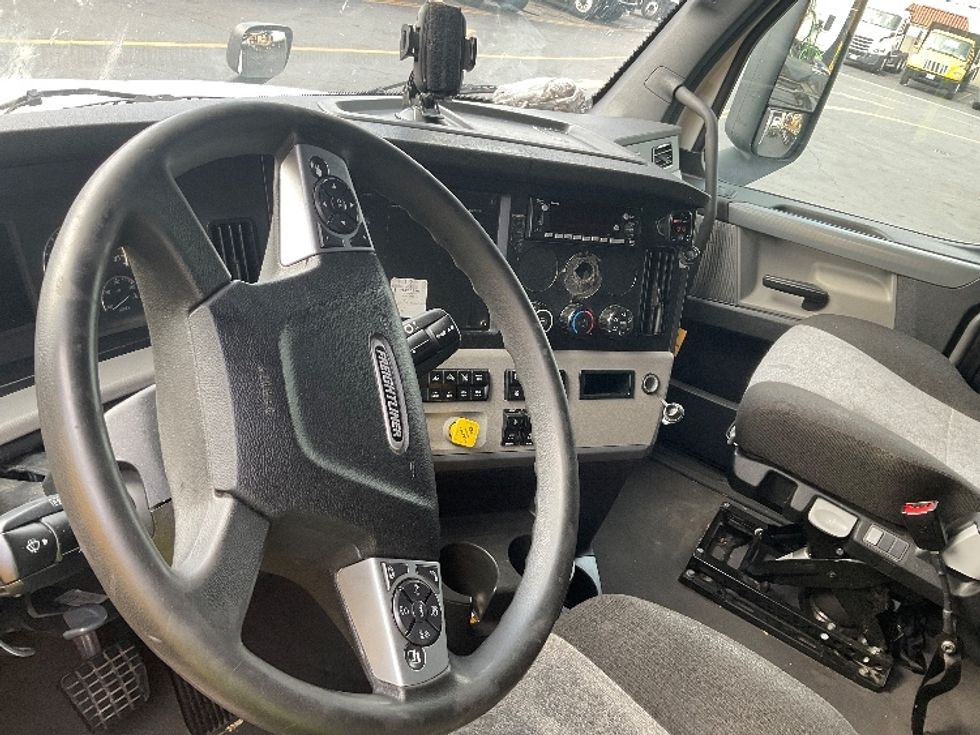 Sleeper Tractor-Heavy Duty Tractors-Freightliner-2022-T12664ST-Fontana-CA-609,000\n\t\tmiles-$ 72,250 - Image 10