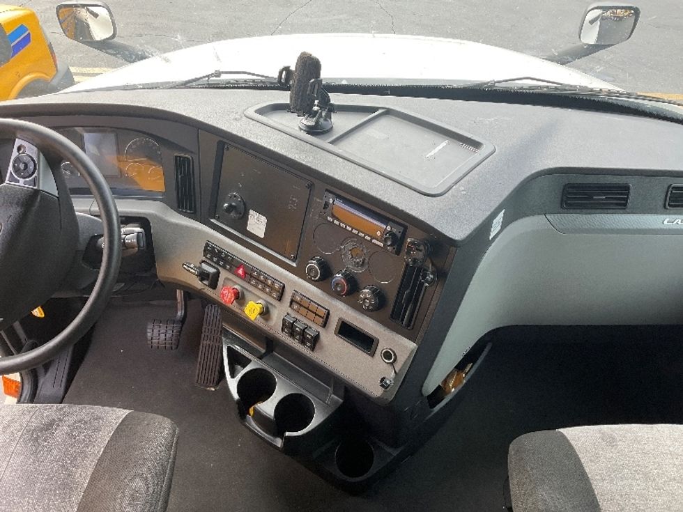Sleeper Tractor-Heavy Duty Tractors-Freightliner-2022-T12664ST-Fontana-CA-609,000\n\t\tmiles-$ 72,250 - Image 12