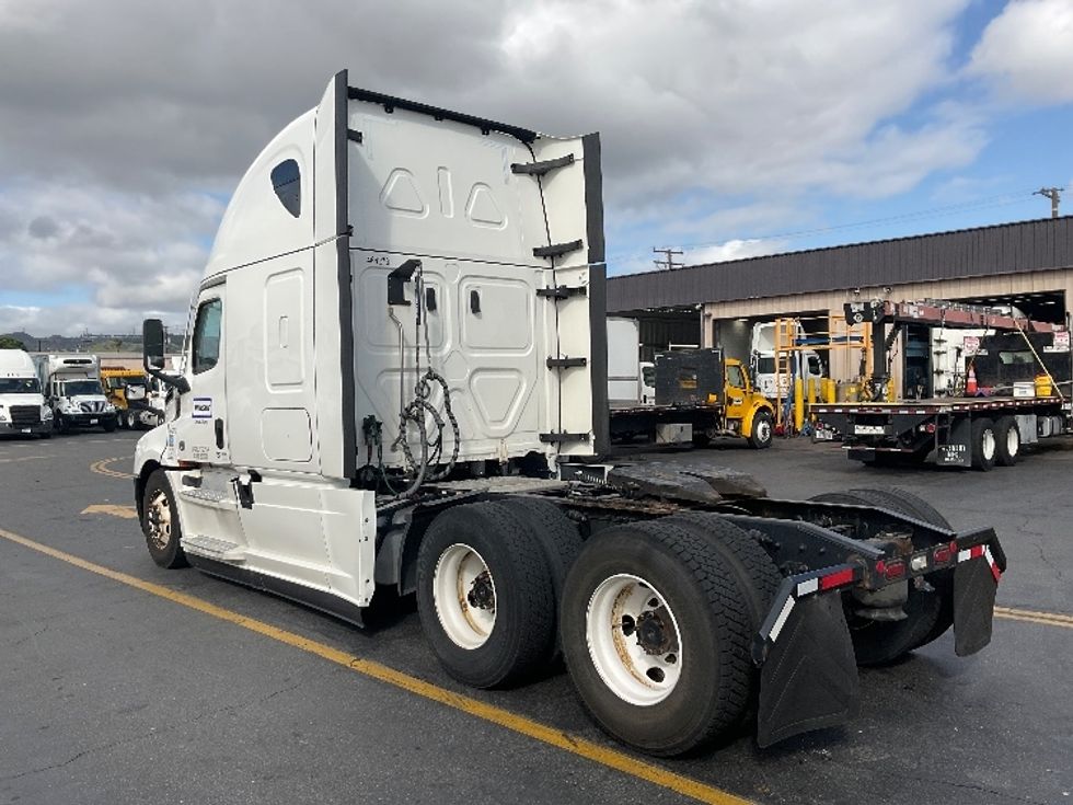Sleeper Tractor-Heavy Duty Tractors-Freightliner-2022-T12664ST-Fontana-CA-609,000\n\t\tmiles-$ 72,250 - Image 5