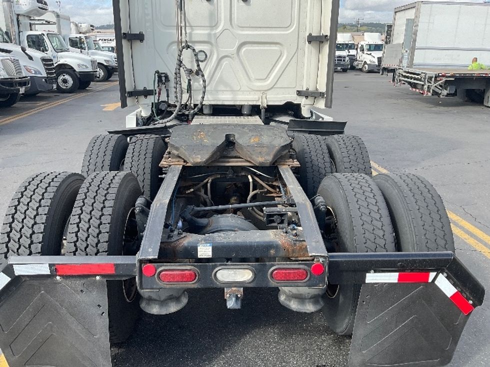 Sleeper Tractor-Heavy Duty Tractors-Freightliner-2022-T12664ST-Fontana-CA-609,000\n\t\tmiles-$ 72,250 - Image 6