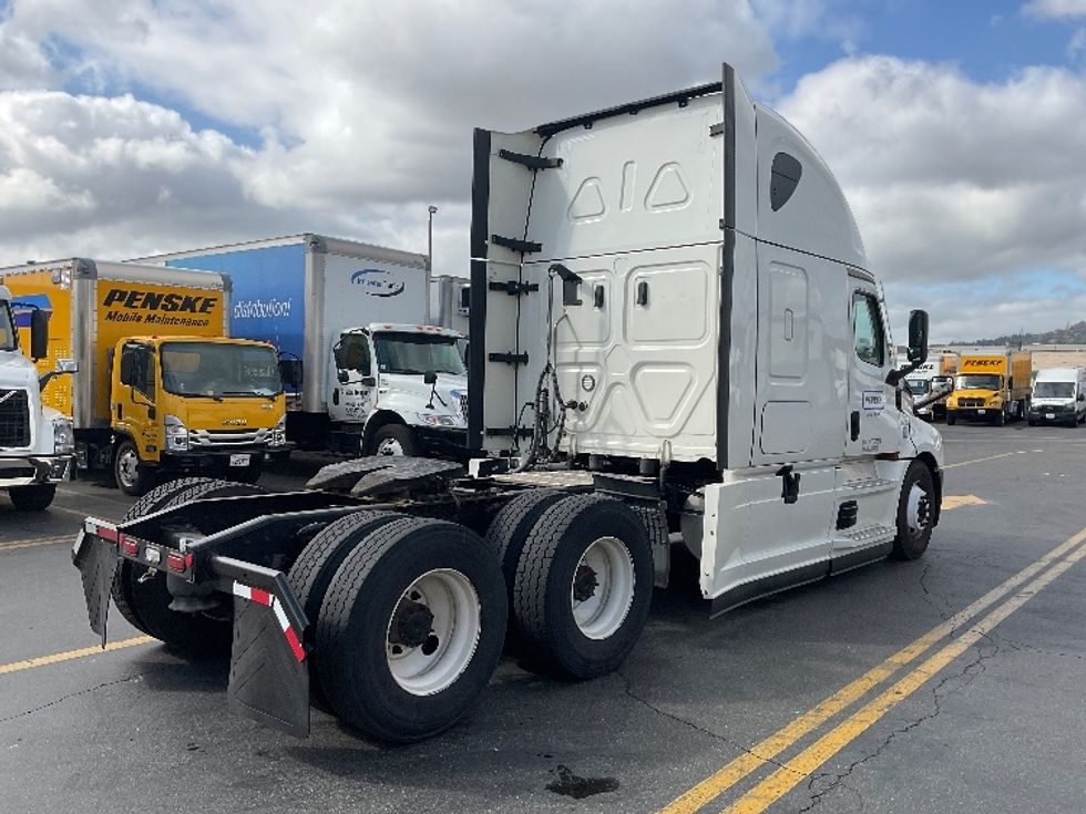 Sleeper Tractor-Heavy Duty Tractors-Freightliner-2022-T12664ST-Fontana-CA-609,000\n\t\tmiles-$ 72,250 - Image 7