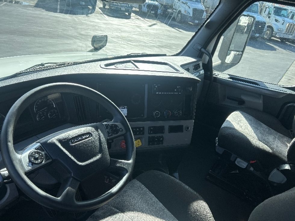 Sleeper Tractor-Heavy Duty Tractors-Freightliner-2022-T12664ST-Fontana-CA-641,292\n\t\tmiles-$ 58,750 - Image 10