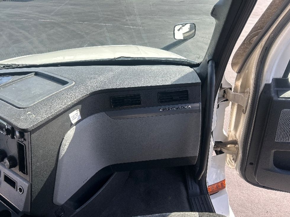 Sleeper Tractor-Heavy Duty Tractors-Freightliner-2022-T12664ST-Fontana-CA-641,292\n\t\tmiles-$ 58,750 - Image 14