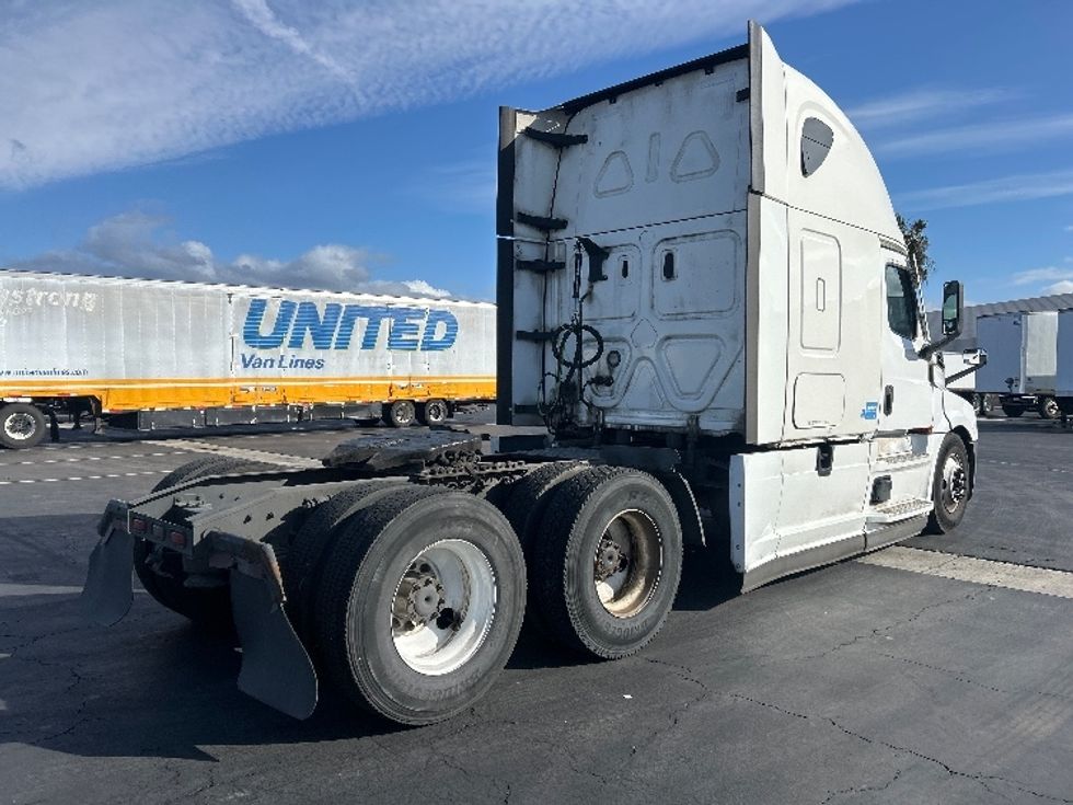 Sleeper Tractor-Heavy Duty Tractors-Freightliner-2022-T12664ST-Fontana-CA-641,292\n\t\tmiles-$ 58,750 - Image 7