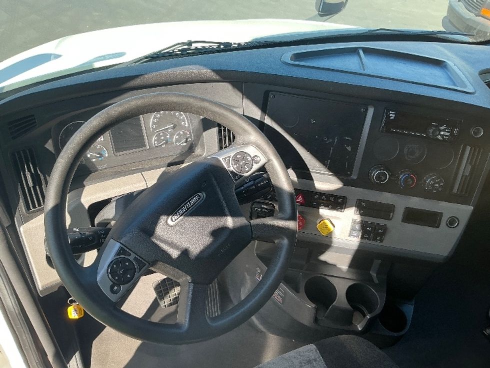 Sleeper Tractor-Heavy Duty Tractors-Freightliner-2022-T12664ST-Fontana-CA-684,823\n\t\tmiles-$ 55,750 - Image 11