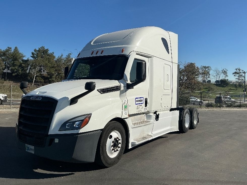 Sleeper Tractor-Heavy Duty Tractors-Freightliner-2022-T12664ST-Fontana-CA-684,823\n\t\tmiles-$ 55,750 - Image 3