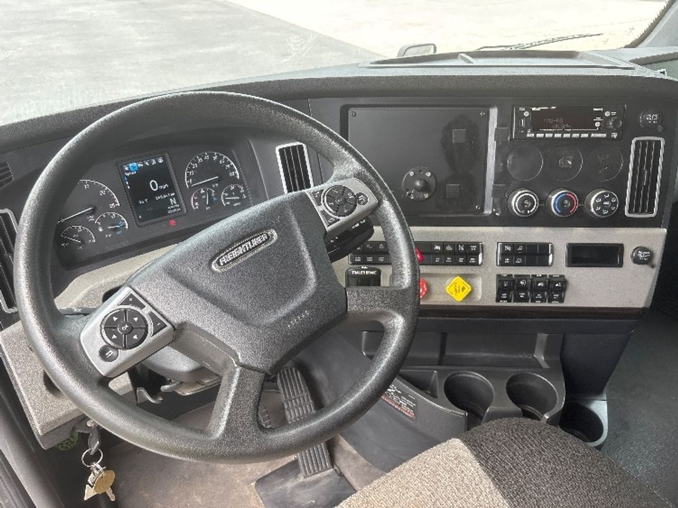 Sleeper Tractor-Heavy Duty Tractors-Freightliner-2022-T12664ST-Forest Park-GA-270,037\n\t\tmiles-$ 102,250 - Image 11