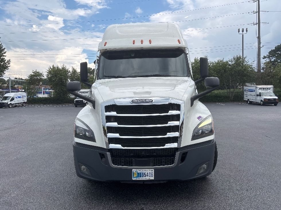 Sleeper Tractor-Heavy Duty Tractors-Freightliner-2022-T12664ST-Forest Park-GA-270,037\n\t\tmiles-$ 102,250 - Image 2
