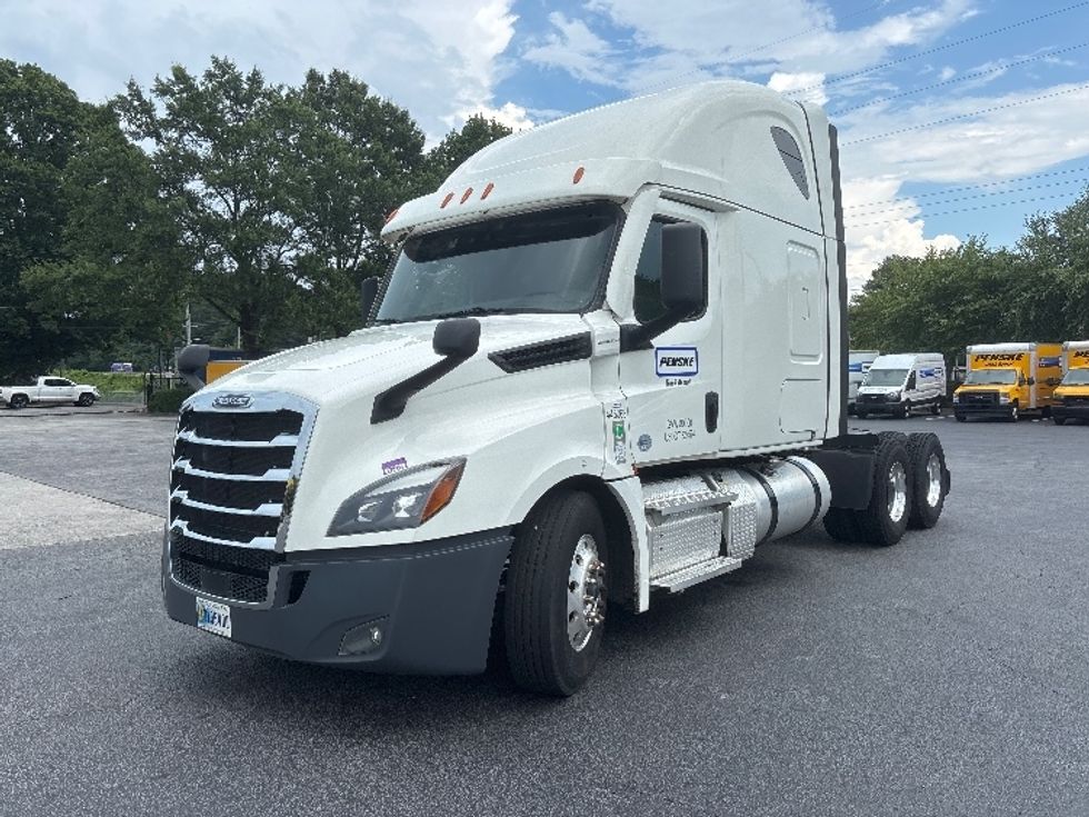 Sleeper Tractor-Heavy Duty Tractors-Freightliner-2022-T12664ST-Forest Park-GA-270,037\n\t\tmiles-$ 102,250 - Image 3