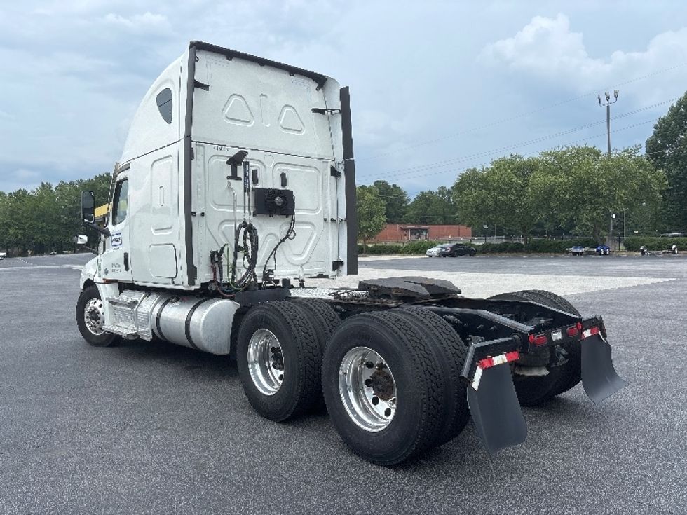 Sleeper Tractor-Heavy Duty Tractors-Freightliner-2022-T12664ST-Forest Park-GA-270,037\n\t\tmiles-$ 102,250 - Image 5