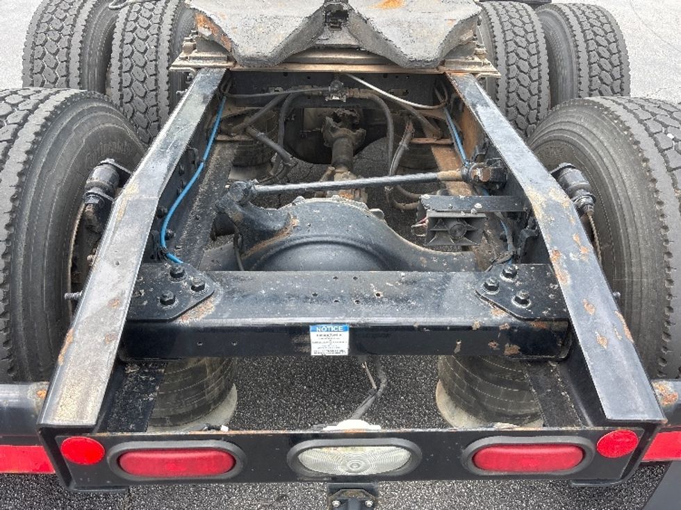 Sleeper Tractor-Heavy Duty Tractors-Freightliner-2022-T12664ST-Forest Park-GA-270,037\n\t\tmiles-$ 102,250 - Image 6