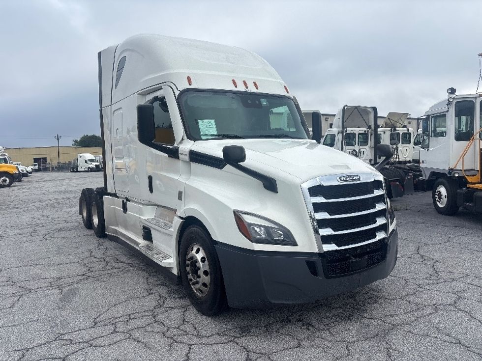 Sleeper Tractor-Heavy Duty Tractors-Freightliner-2022-T12664ST-Forest Park-GA-359,859\n\t\tmiles-$ 93,750 - Image 1