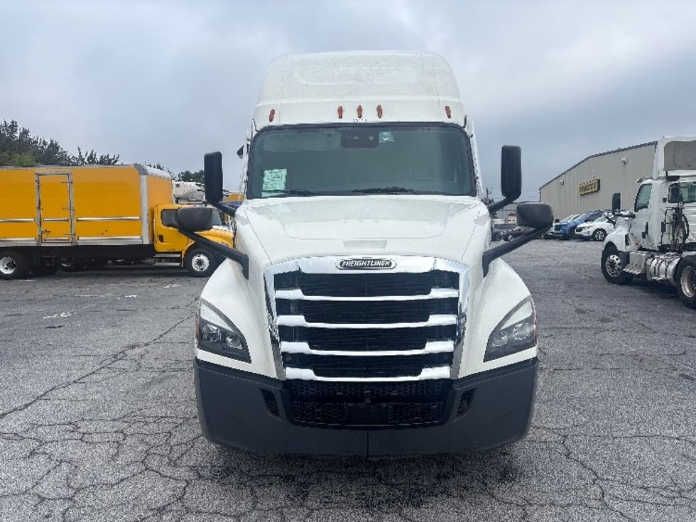 Sleeper Tractor-Heavy Duty Tractors-Freightliner-2022-T12664ST-Forest Park-GA-359,859\n\t\tmiles-$ 93,750 - Image 2