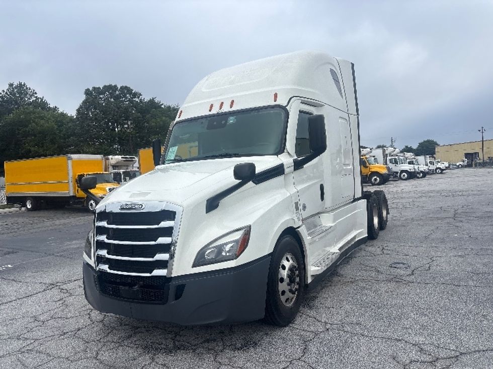 Sleeper Tractor-Heavy Duty Tractors-Freightliner-2022-T12664ST-Forest Park-GA-359,859\n\t\tmiles-$ 93,750 - Image 3
