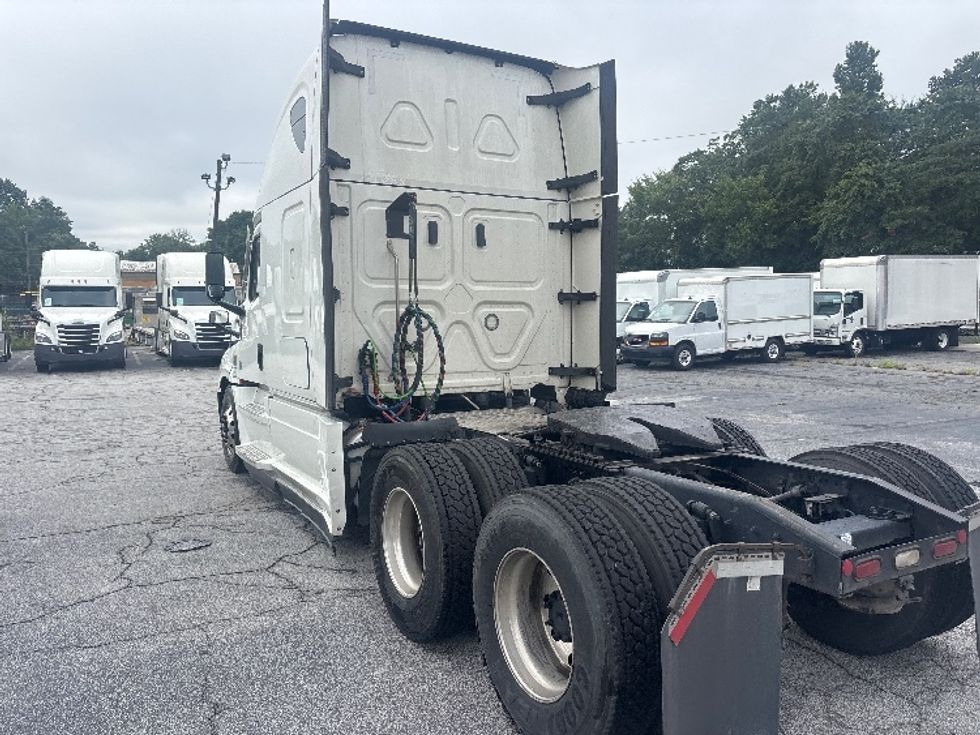 Sleeper Tractor-Heavy Duty Tractors-Freightliner-2022-T12664ST-Forest Park-GA-359,859\n\t\tmiles-$ 93,750 - Image 5