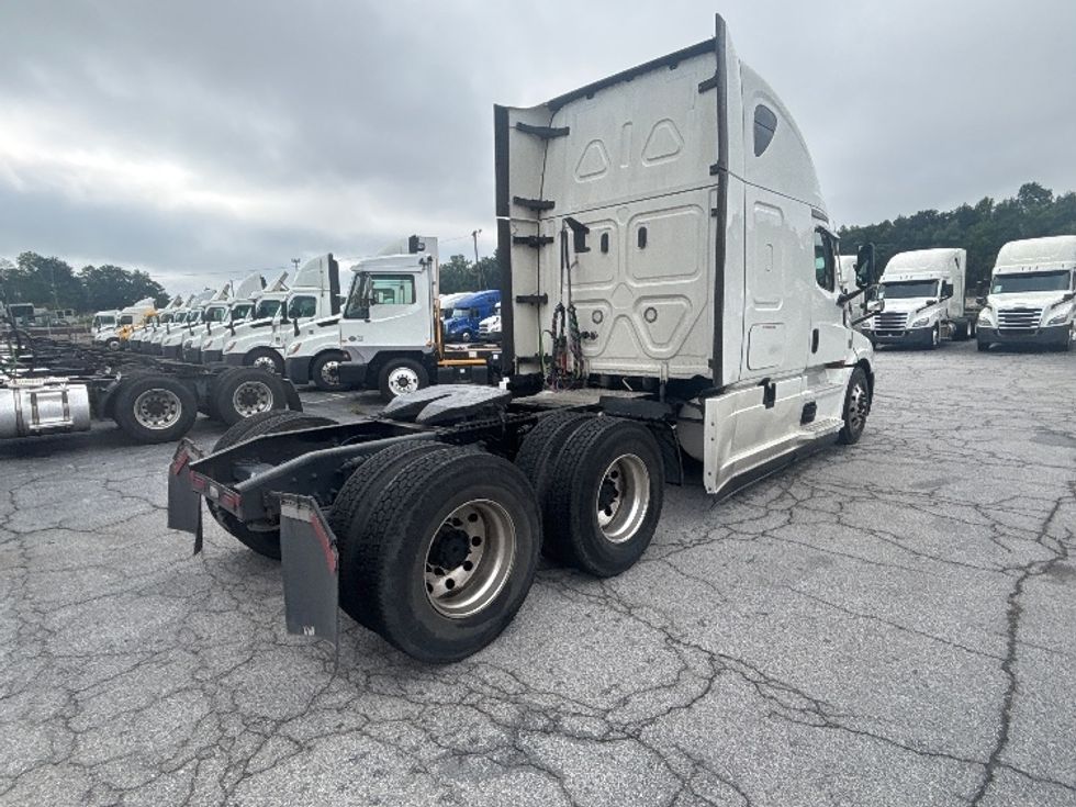 Sleeper Tractor-Heavy Duty Tractors-Freightliner-2022-T12664ST-Forest Park-GA-359,859\n\t\tmiles-$ 93,750 - Image 7
