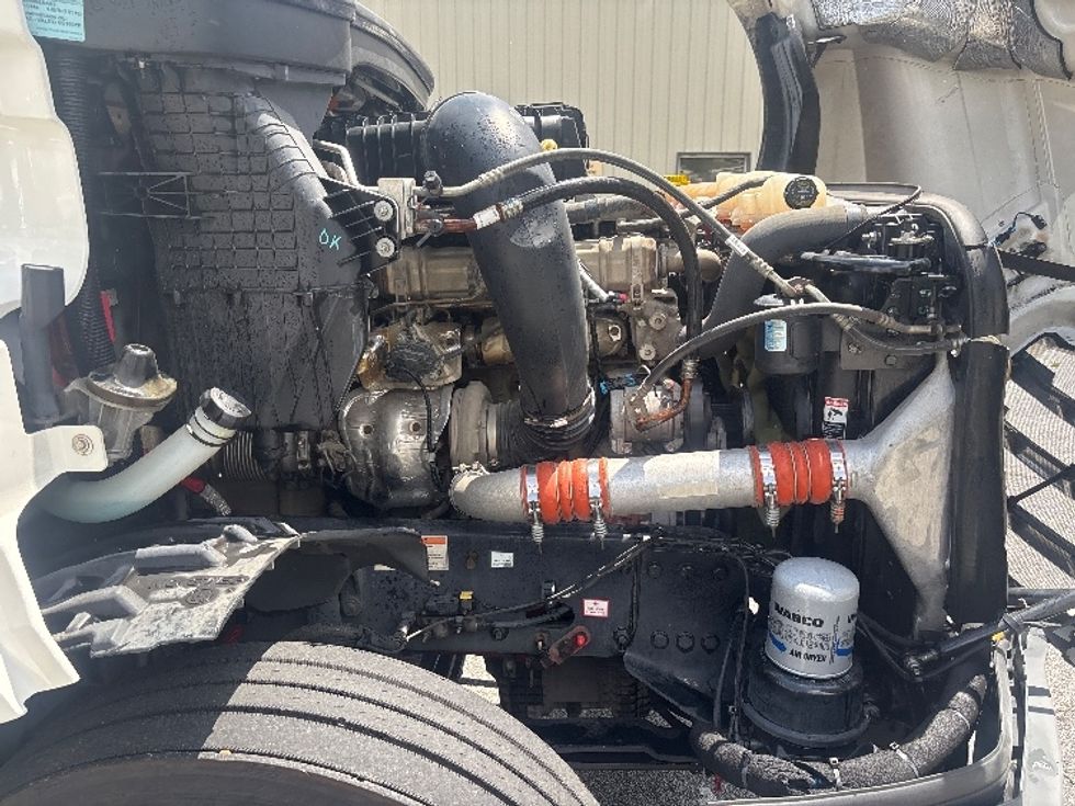 Sleeper Tractor-Heavy Duty Tractors-Freightliner-2022-T12664ST-Forest Park-GA-442,061\n\t\tmiles-$ 83,000 - Image 20