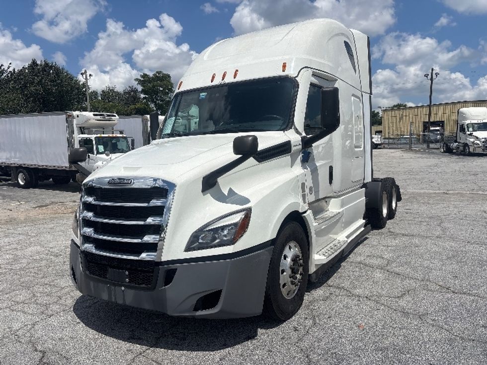 Sleeper Tractor-Heavy Duty Tractors-Freightliner-2022-T12664ST-Forest Park-GA-442,061\n\t\tmiles-$ 83,000 - Image 3