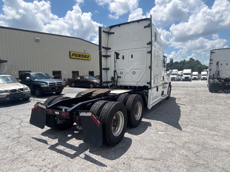 Sleeper Tractor-Heavy Duty Tractors-Freightliner-2022-T12664ST-Forest Park-GA-442,061\n\t\tmiles-$ 83,000 - Image 7