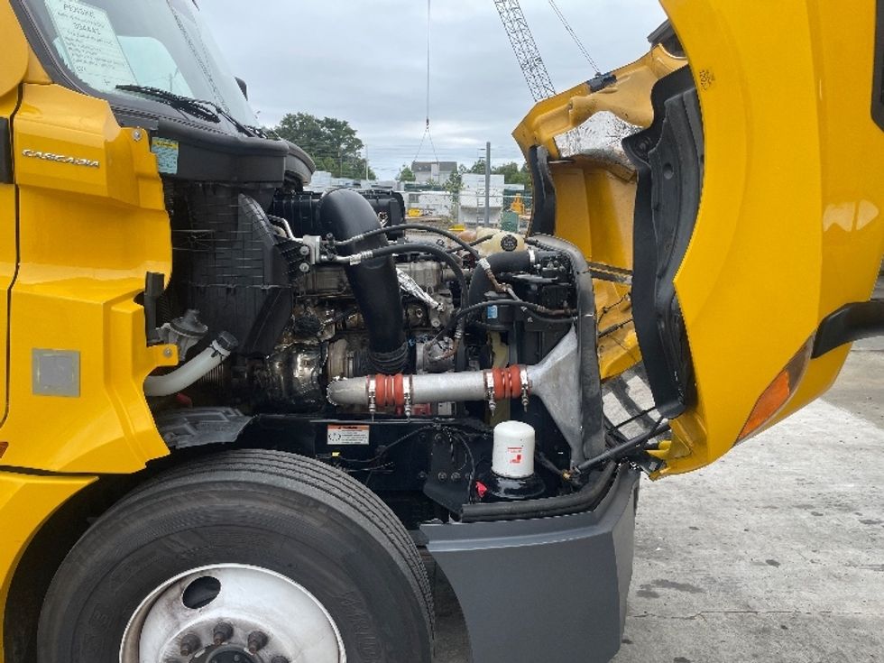 Sleeper Tractor-Heavy Duty Tractors-Freightliner-2022-T12664ST-Forest Park-GA-472,533\n\t\tmiles-$ 69,500 - Image 20