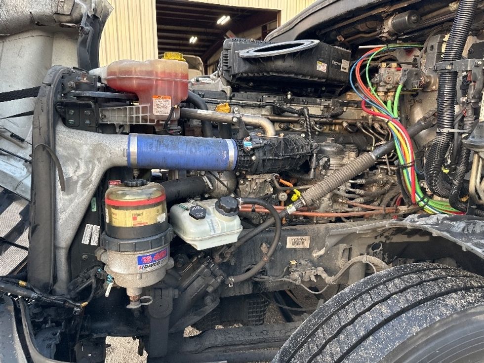 Sleeper Tractor-Heavy Duty Tractors-Freightliner-2022-T12664ST-Forest Park-GA-504,507\n\t\tmiles-$ 65,500 - Image 21