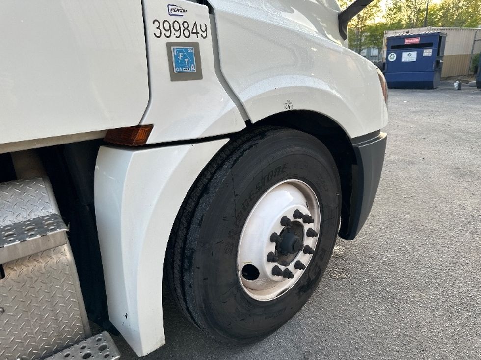 Sleeper Tractor-Heavy Duty Tractors-Freightliner-2022-T12664ST-Forest Park-GA-504,507\n\t\tmiles-$ 65,500 - Image 23