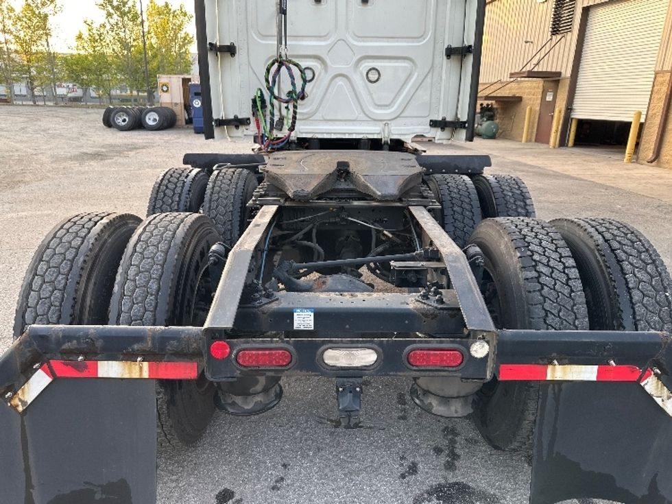 Sleeper Tractor-Heavy Duty Tractors-Freightliner-2022-T12664ST-Forest Park-GA-504,507\n\t\tmiles-$ 65,500 - Image 6