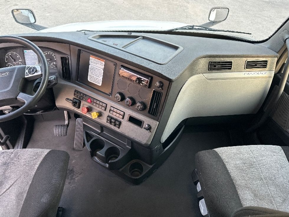 Sleeper Tractor-Heavy Duty Tractors-Freightliner-2022-T12664ST-Forest Park-GA-511,126\n\t\tmiles-$ 65,250 - Image 12