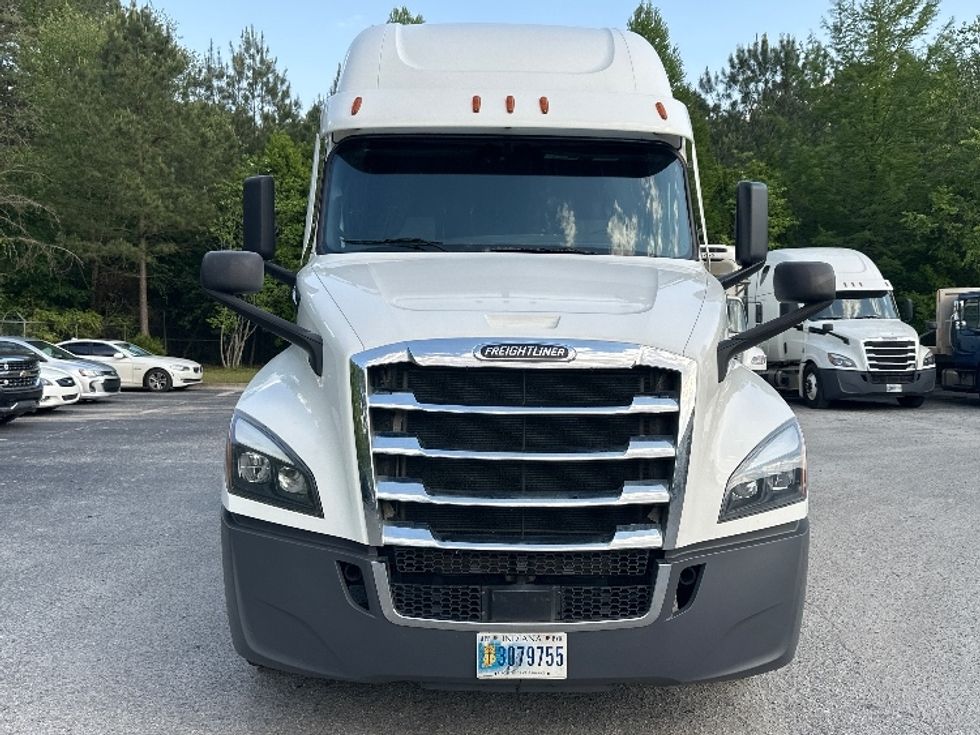 Sleeper Tractor-Heavy Duty Tractors-Freightliner-2022-T12664ST-Forest Park-GA-511,126\n\t\tmiles-$ 65,250 - Image 2