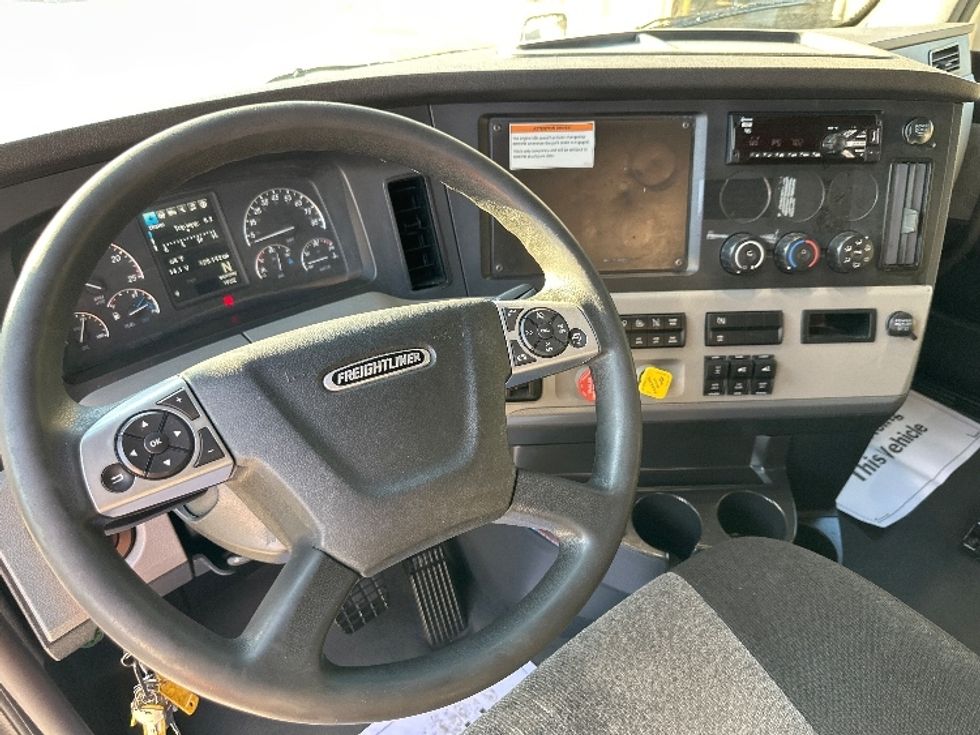 Sleeper Tractor-Heavy Duty Tractors-Freightliner-2022-T12664ST-Forest Park-GA-528,127\n\t\tmiles-$ 63,250 - Image 10