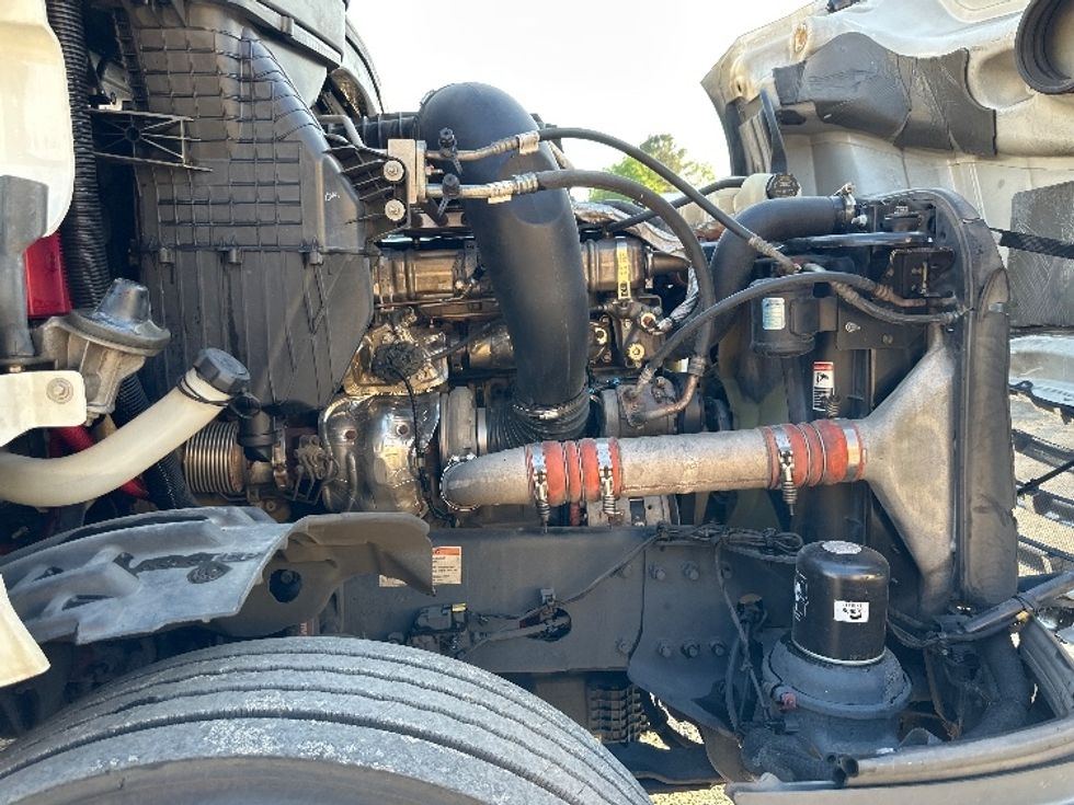 Sleeper Tractor-Heavy Duty Tractors-Freightliner-2022-T12664ST-Forest Park-GA-528,127\n\t\tmiles-$ 63,250 - Image 20