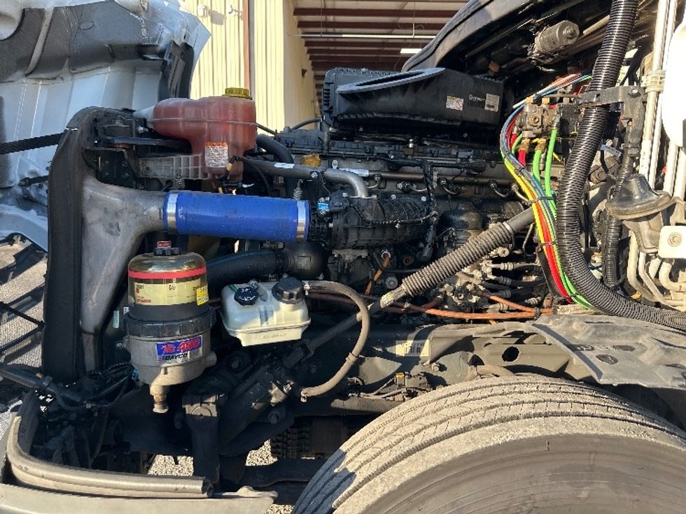 Sleeper Tractor-Heavy Duty Tractors-Freightliner-2022-T12664ST-Forest Park-GA-528,127\n\t\tmiles-$ 63,250 - Image 21