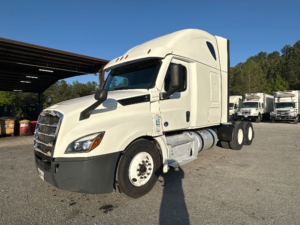 Sleeper Tractor-Heavy Duty Tractors-Freightliner-2022-T12664ST-Forest Park-GA-528,127\n\t\tmiles-$ 63,250 - Image 3