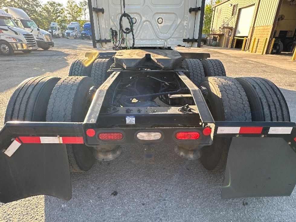 Sleeper Tractor-Heavy Duty Tractors-Freightliner-2022-T12664ST-Forest Park-GA-528,127\n\t\tmiles-$ 63,250 - Image 6