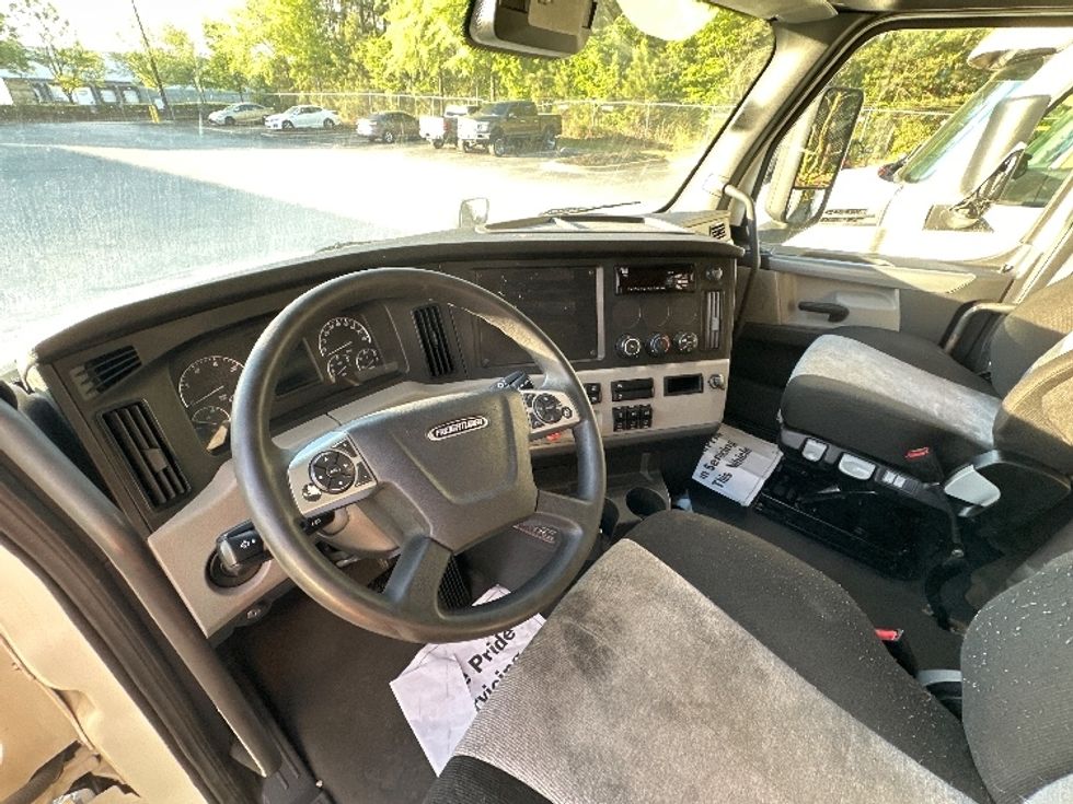 Sleeper Tractor-Heavy Duty Tractors-Freightliner-2022-T12664ST-Forest Park-GA-580,816\n\t\tmiles-$ 58,000 - Image 11