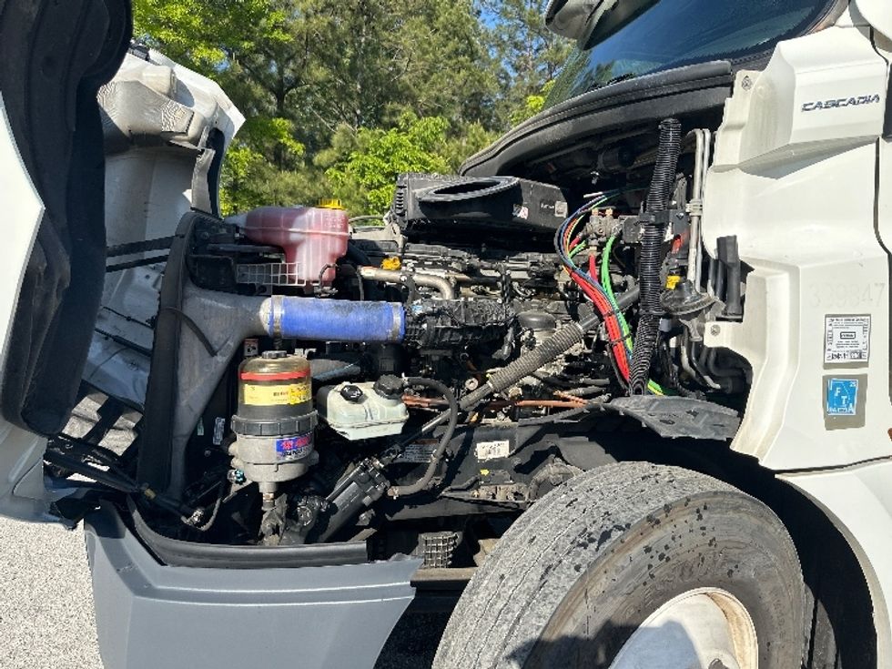 Sleeper Tractor-Heavy Duty Tractors-Freightliner-2022-T12664ST-Forest Park-GA-580,816\n\t\tmiles-$ 58,000 - Image 21