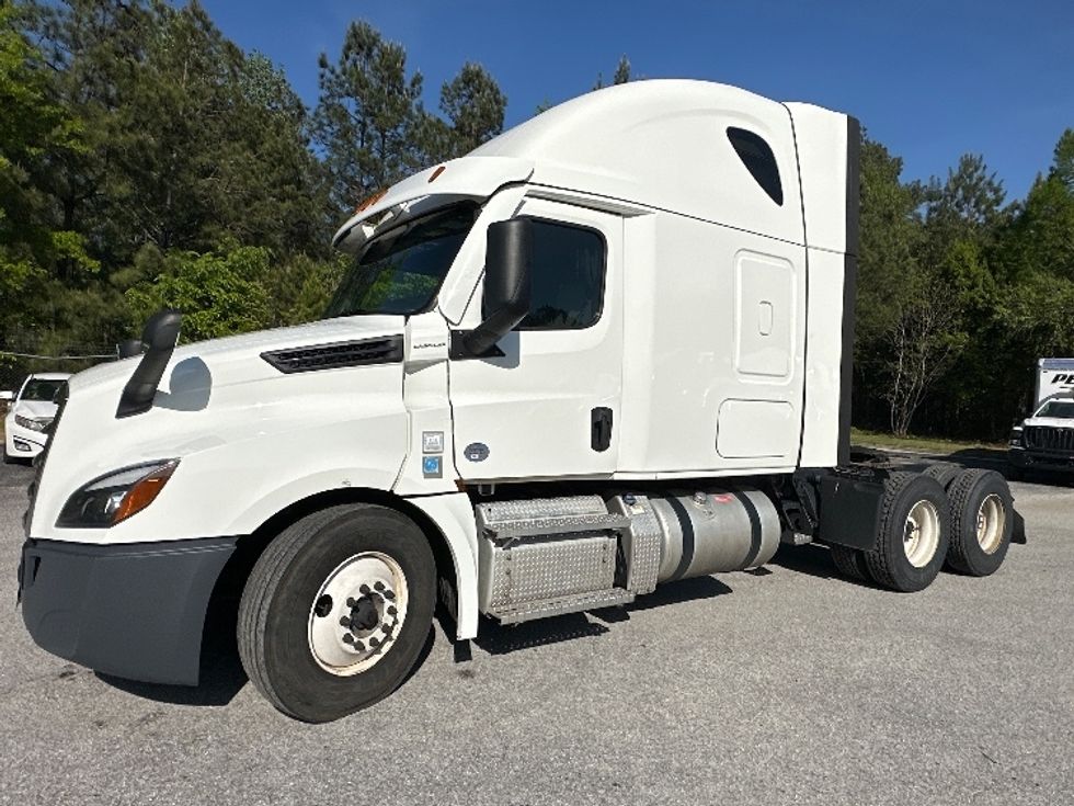 Sleeper Tractor-Heavy Duty Tractors-Freightliner-2022-T12664ST-Forest Park-GA-580,816\n\t\tmiles-$ 58,000 - Image 3
