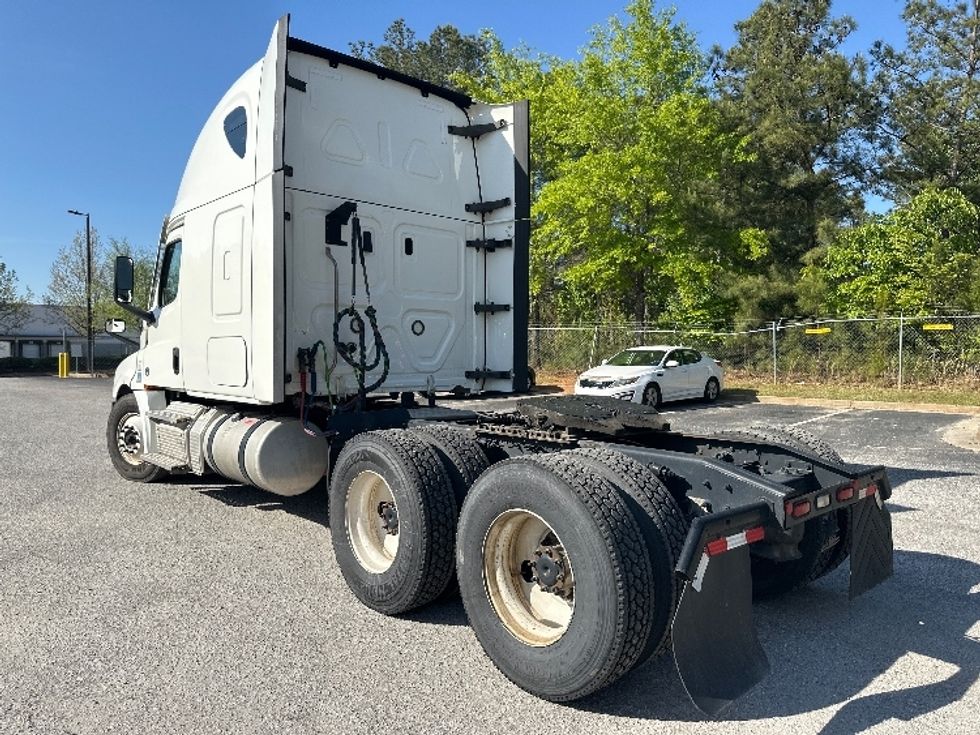 Sleeper Tractor-Heavy Duty Tractors-Freightliner-2022-T12664ST-Forest Park-GA-580,816\n\t\tmiles-$ 58,000 - Image 5