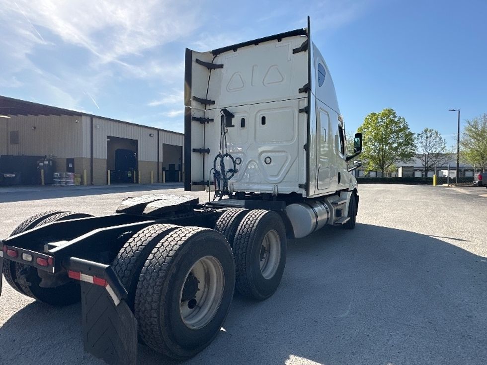 Sleeper Tractor-Heavy Duty Tractors-Freightliner-2022-T12664ST-Forest Park-GA-580,816\n\t\tmiles-$ 58,000 - Image 7