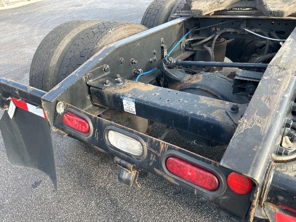 Sleeper Tractor-Heavy Duty Tractors-Freightliner-2022-T12664ST-Forest Park-GA-635,795\n\t\tmiles-$ 52,250 - Image 24