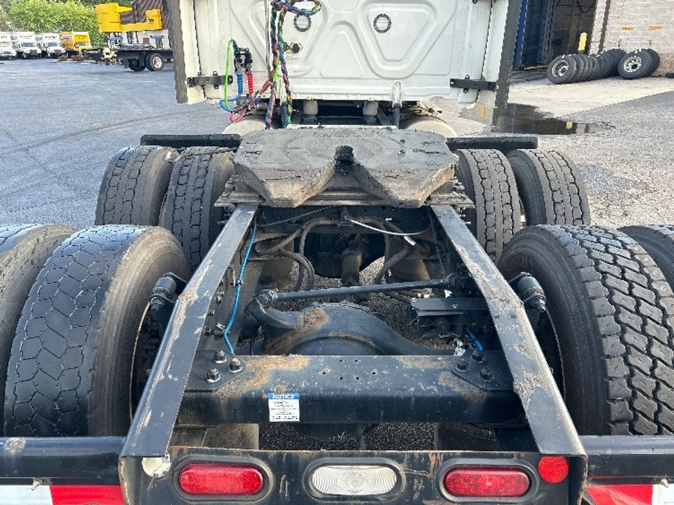 Sleeper Tractor-Heavy Duty Tractors-Freightliner-2022-T12664ST-Forest Park-GA-635,795\n\t\tmiles-$ 52,250 - Image 6